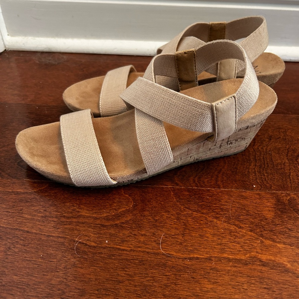 Naturalizer Beige/Tan Cork Wedge Sandals size 9